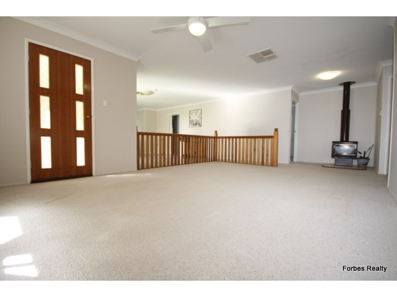 27 College Crescent, Dalby QLD 4405