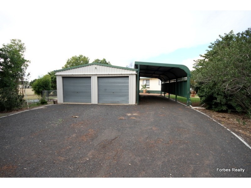 27 College Crescent, Dalby QLD 4405