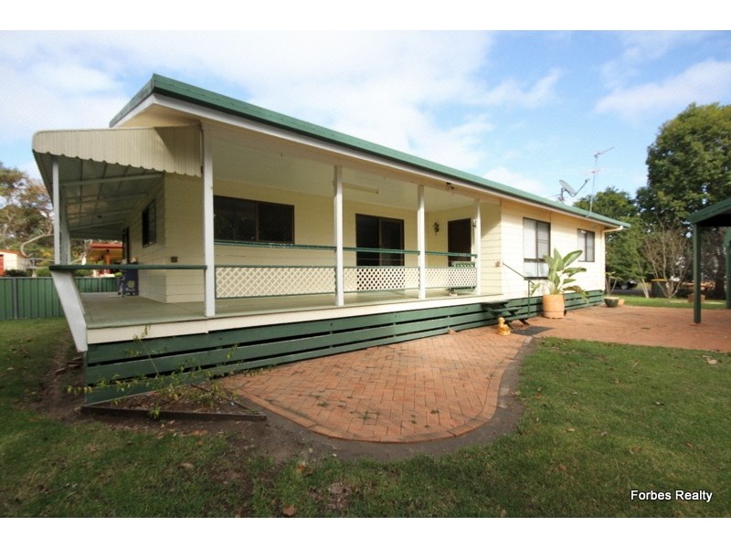 27 College Crescent, Dalby QLD 4405