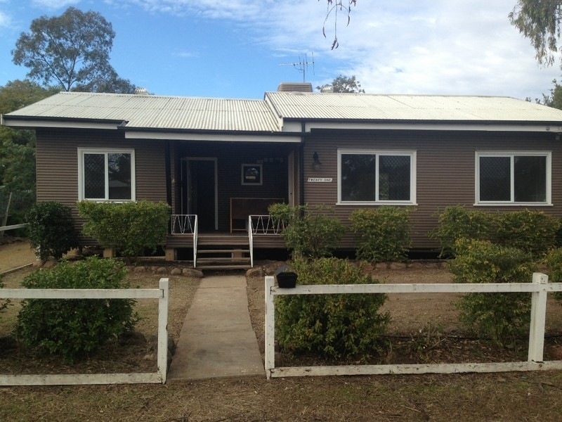 21 Coutts St, Dalby QLD 4405