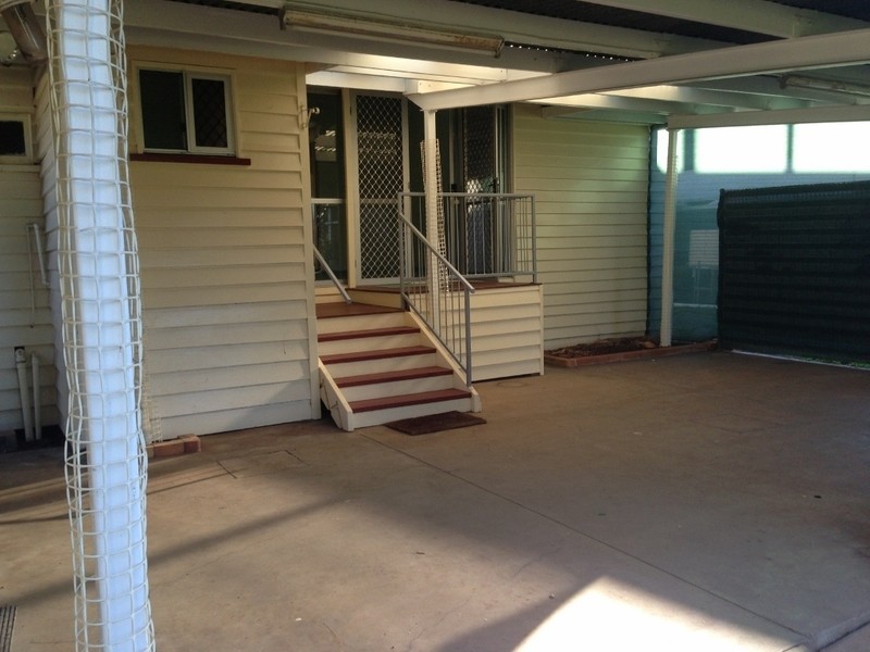 25 Scarlet St, Dalby QLD 4405