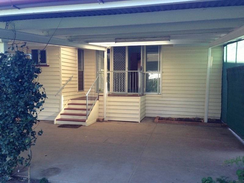 25 Scarlet St, Dalby QLD 4405