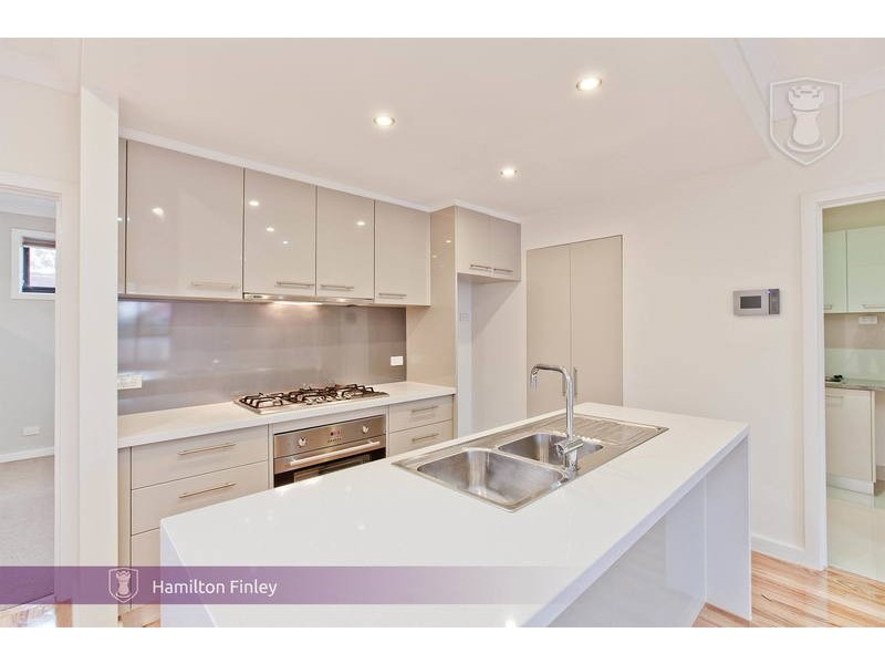 2/7 Johnston Street, Burwood VIC 3125