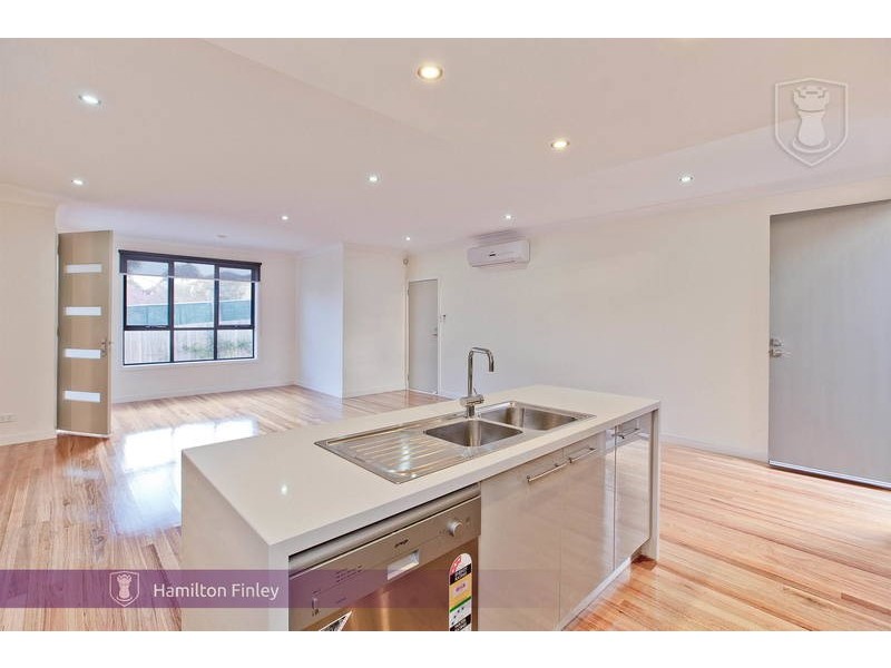 2/7 Johnston Street, Burwood VIC 3125