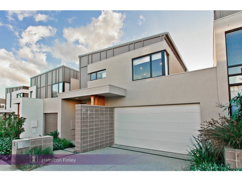 5 Burn Nar Look Drive, Burwood VIC 3125