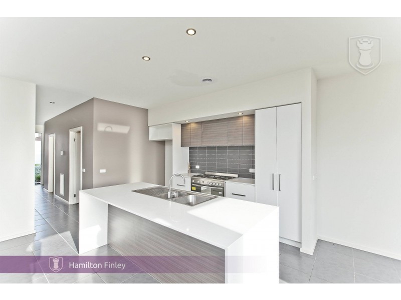5 Burn Nar Look Drive, Burwood VIC 3125