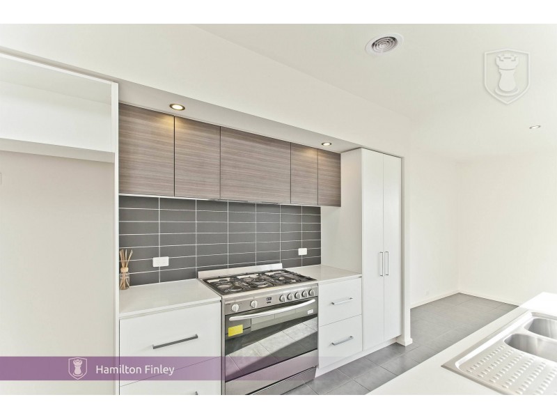 5 Burn Nar Look Drive, Burwood VIC 3125