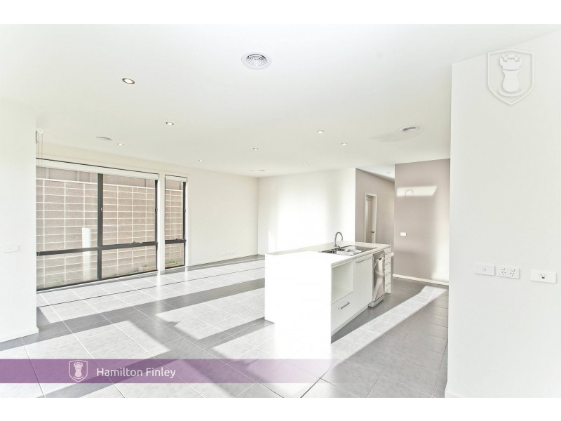 5 Burn Nar Look Drive, Burwood VIC 3125