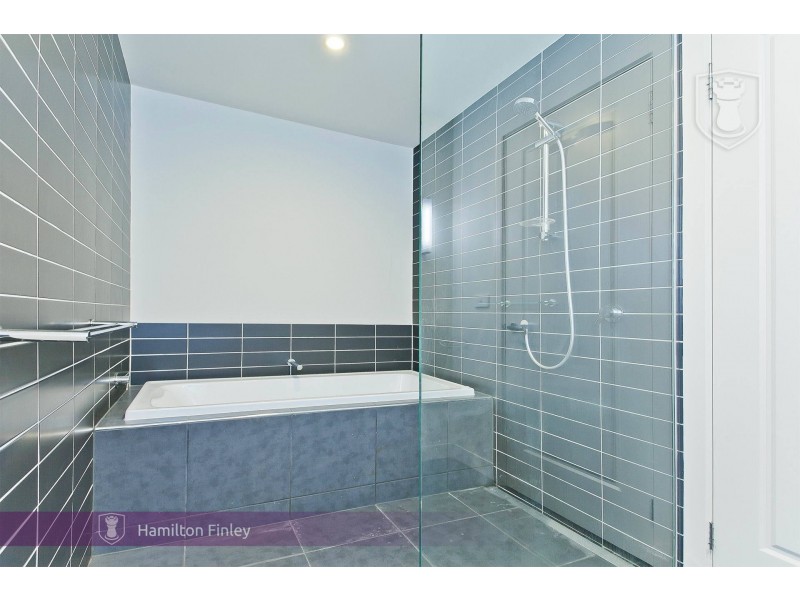 5 Burn Nar Look Drive, Burwood VIC 3125