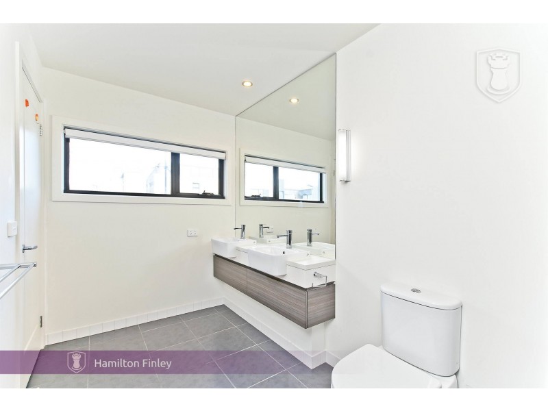 5 Burn Nar Look Drive, Burwood VIC 3125