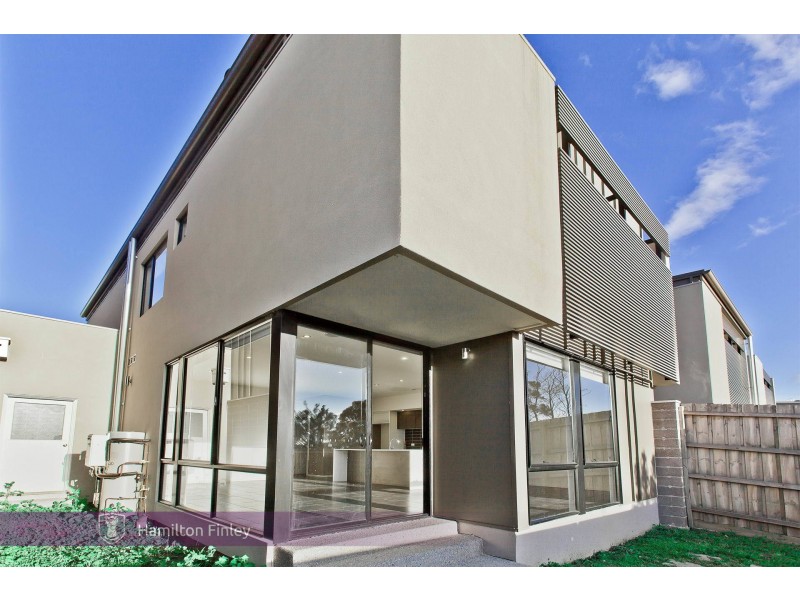 5 Burn Nar Look Drive, Burwood VIC 3125