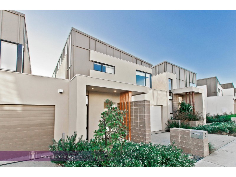 5 Burn Nar Look Drive, Burwood VIC 3125