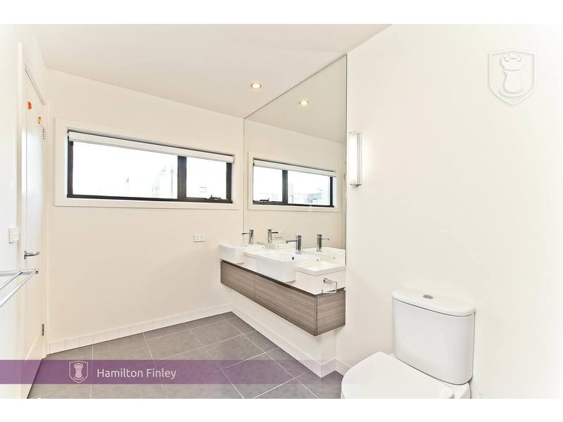 13 Burn Nar Look Drive, Burwood VIC 3125