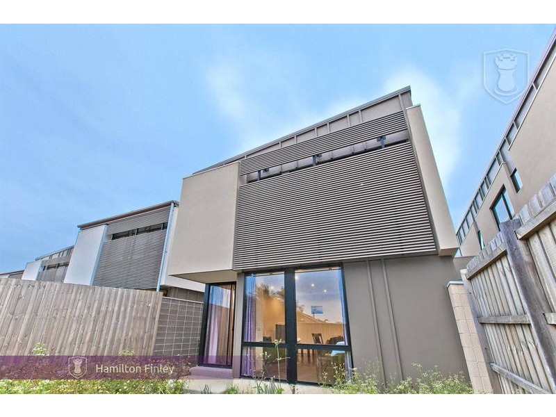 13 Burn Nar Look Drive, Burwood VIC 3125