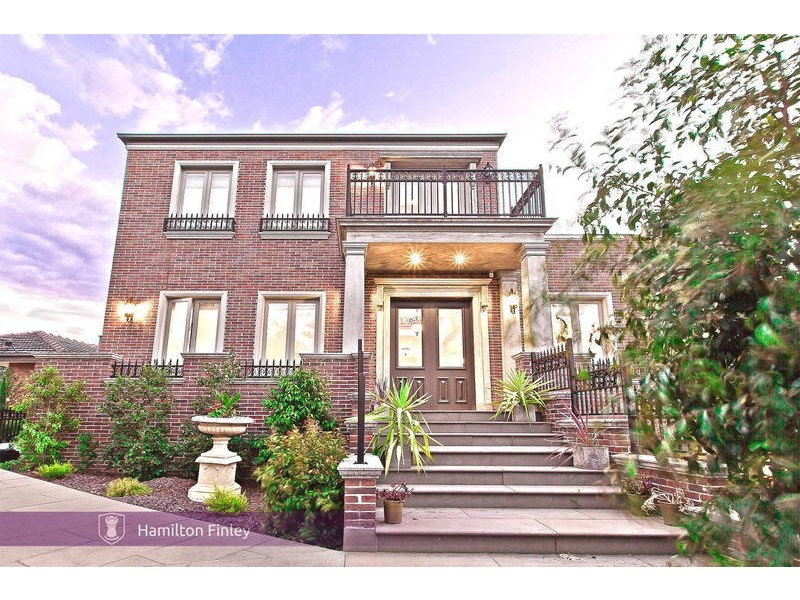 88 Woodhouse Grove, Box Hill VIC 3128