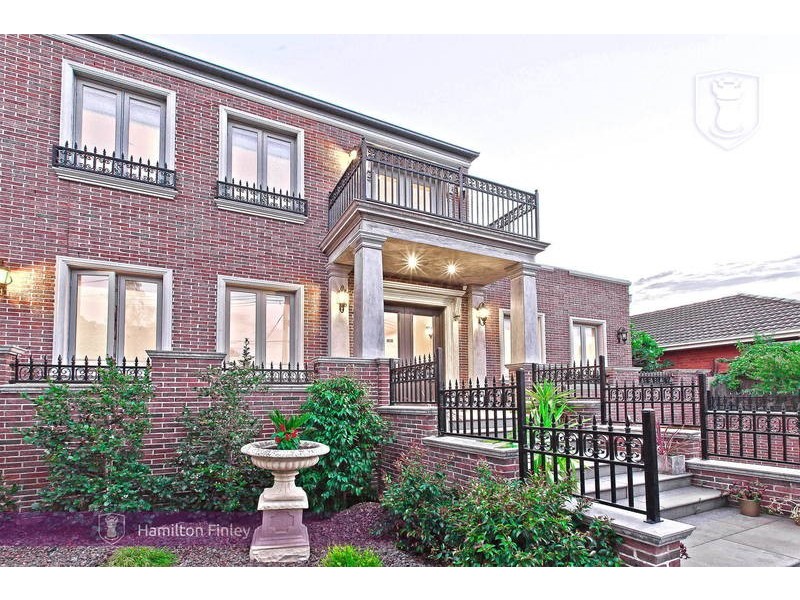 88 Woodhouse Grove, Box Hill VIC 3128