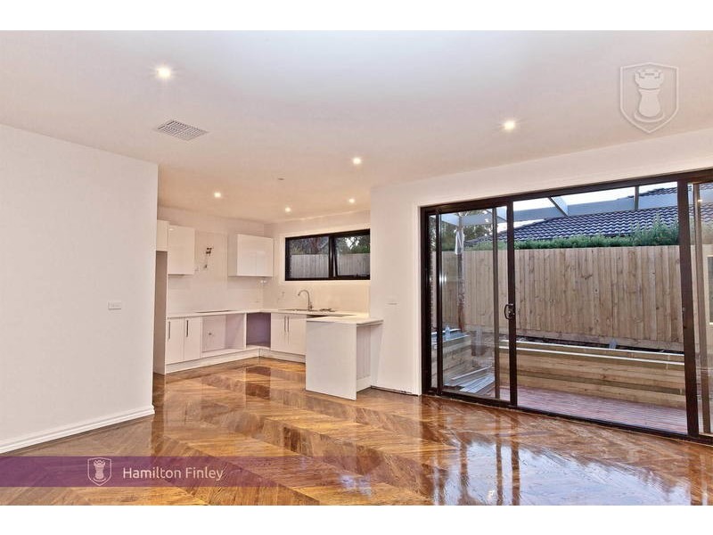 2/14 Farleigh Avenue, Burwood VIC 3125