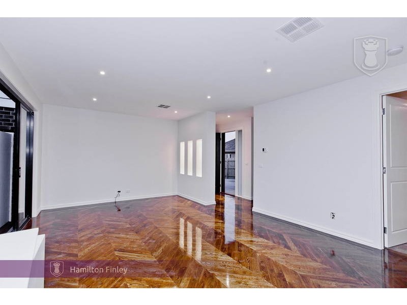 2/14 Farleigh Avenue, Burwood VIC 3125