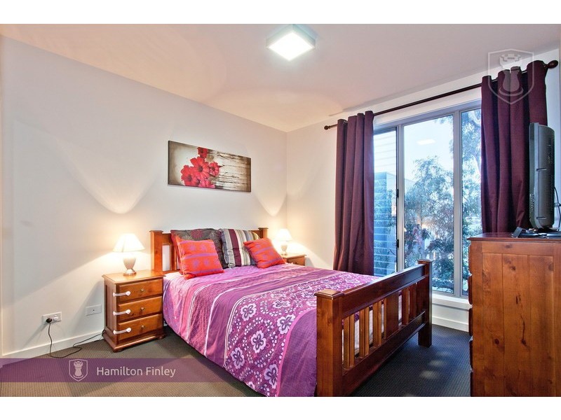 8 Yarra Bing Crescent, Burwood VIC 3125