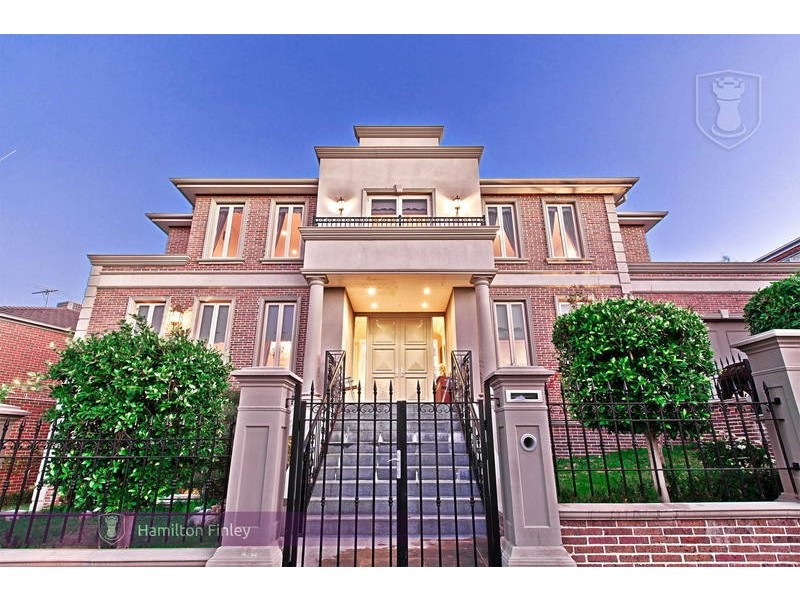 18 Lachlan Grange, Bulleen VIC 3105