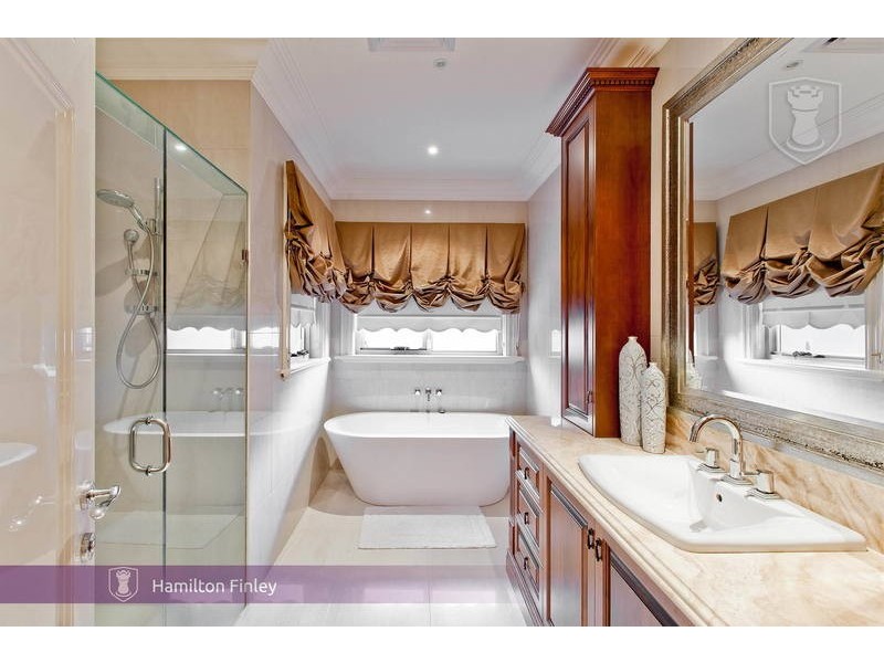 18 Lachlan Grange, Bulleen VIC 3105