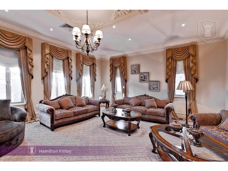 18 Lachlan Grange, Bulleen VIC 3105