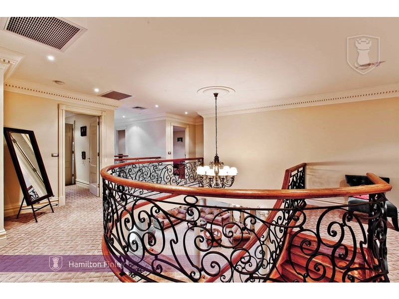 18 Lachlan Grange, Bulleen VIC 3105