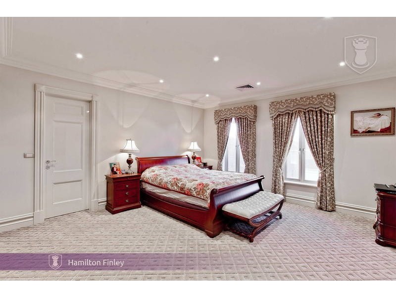 18 Lachlan Grange, Bulleen VIC 3105