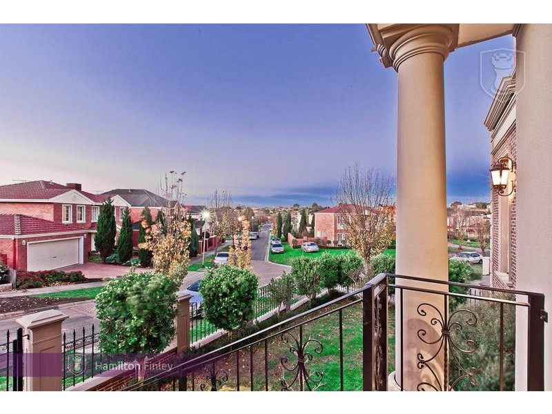 18 Lachlan Grange, Bulleen VIC 3105