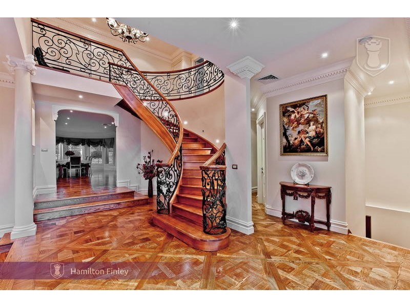 18 Lachlan Grange, Bulleen VIC 3105