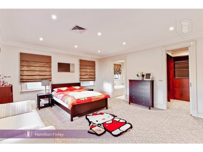 18 Lachlan Grange, Bulleen VIC 3105