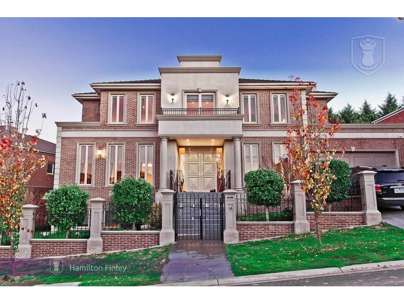 18 Lachlan Grange, Bulleen VIC 3105