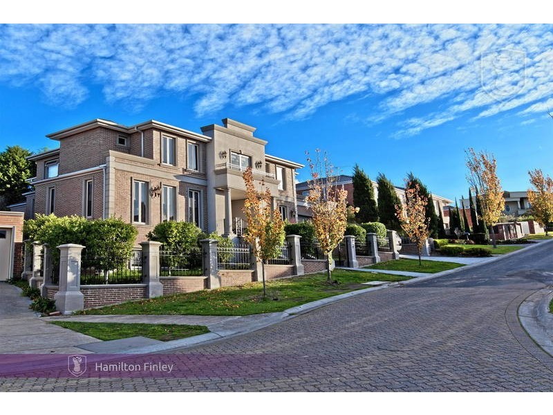 18 Lachlan Grange, Bulleen VIC 3105