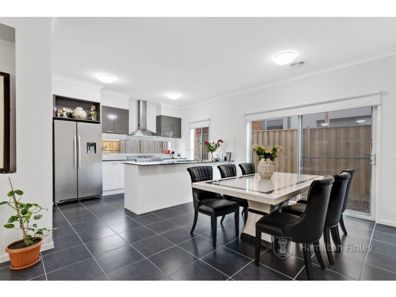 17 Newport Avenue, Williams Landing VIC 3027