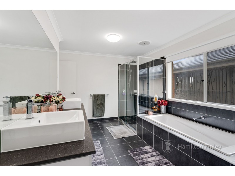 17 Newport Avenue, Williams Landing VIC 3027