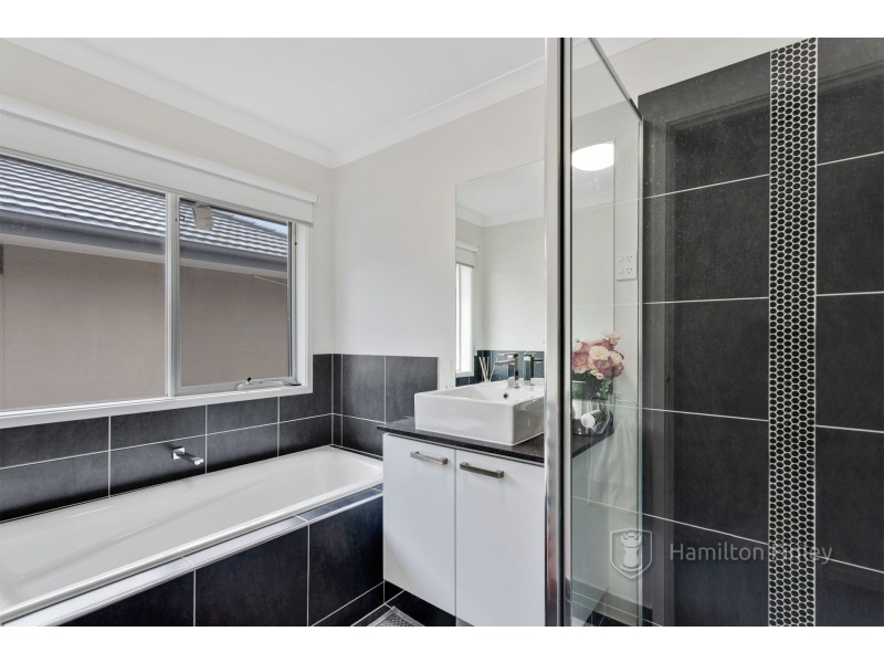 17 Newport Avenue, Williams Landing VIC 3027