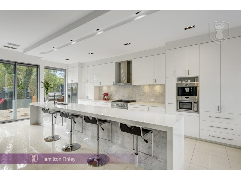 51 Woodhouse Grove, Box Hill North VIC 3129