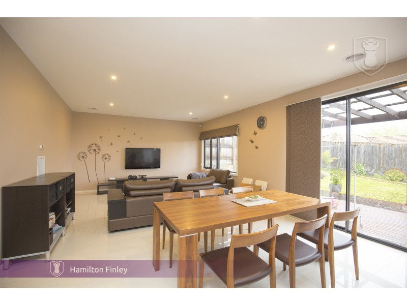 9 Muyan Circuit, Burwood VIC 3125
