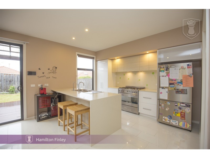 9 Muyan Circuit, Burwood VIC 3125