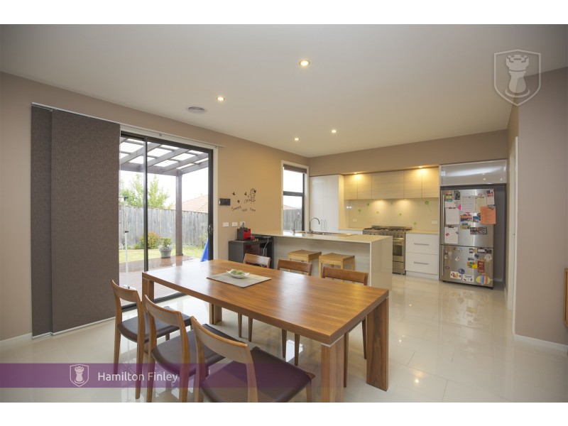 9 Muyan Circuit, Burwood VIC 3125