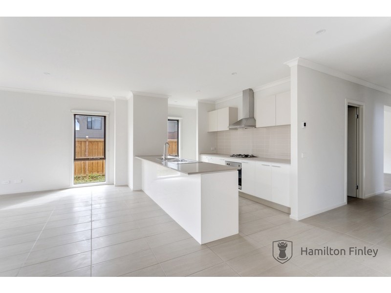 13 Pleasant Way, Keysborough VIC 3173