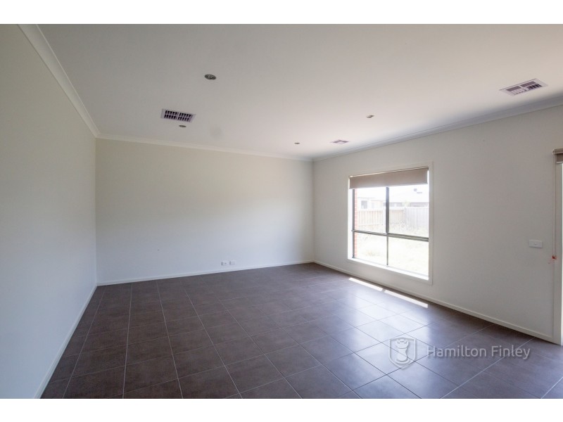 1 Roundhay Crescent, Point Cook VIC 3030