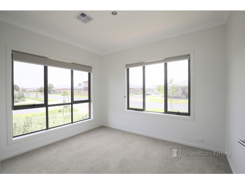 1 Roundhay Crescent, Point Cook VIC 3030