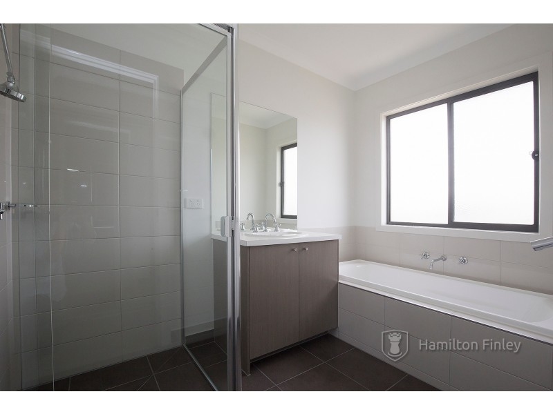 1 Roundhay Crescent, Point Cook VIC 3030