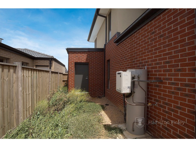 1 Roundhay Crescent, Point Cook VIC 3030