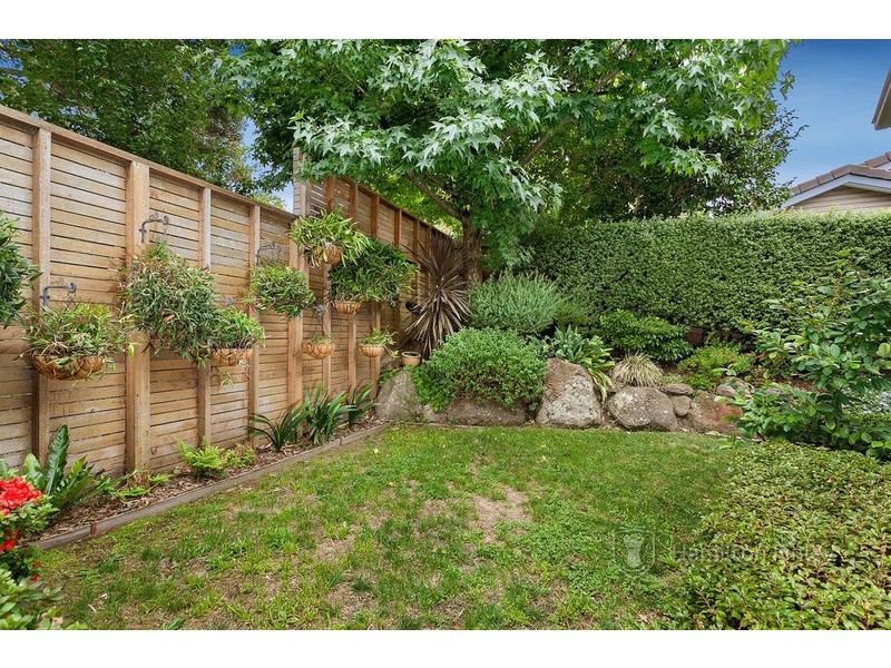 1/8-10 Malcolm Crescent, Doncaster VIC 3108