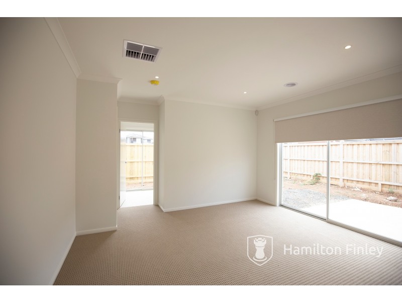 27 Yosemite Street, Point Cook VIC 3030