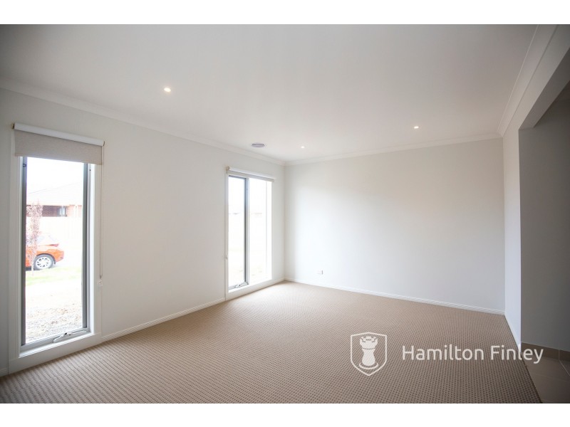 27 Yosemite Street, Point Cook VIC 3030