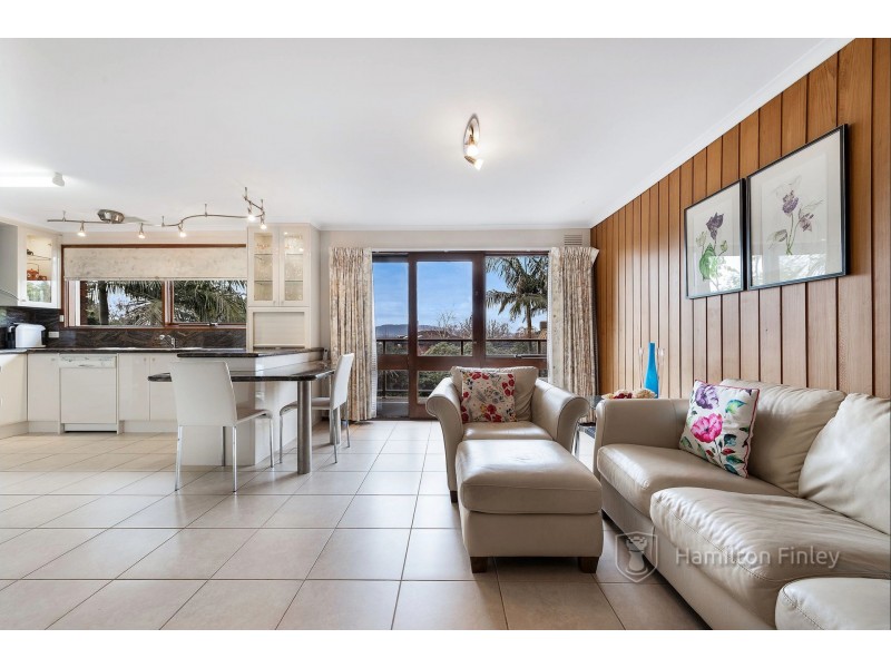 40 Caithness Crescent, Glen Waverley VIC 3150