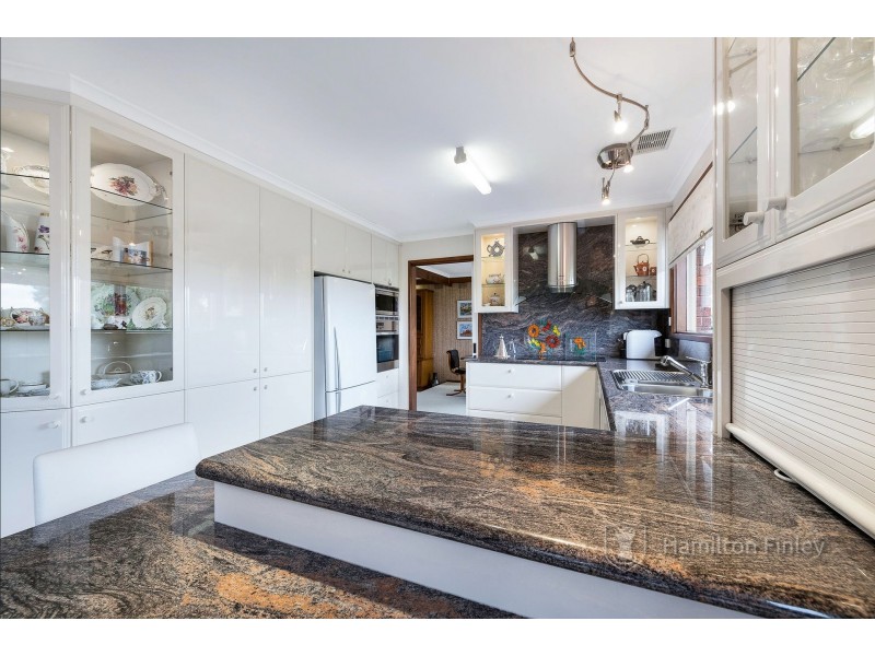 40 Caithness Crescent, Glen Waverley VIC 3150